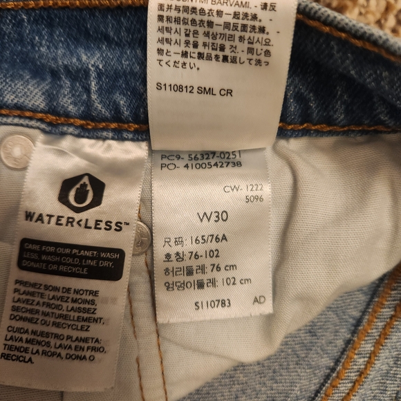 Levi’s 501 Medium Wash Mid-Rise Distressed Cut-Off Denim Shorts W30 - Picture 5 of 8